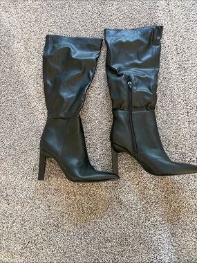 Classic Black Knee-High Pointed Toe Heel Boots
